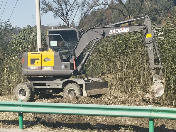 宝鼎BD75D轮式挖掘机