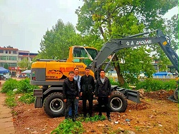 江西宜春抓木机客户购宝鼎100抓木机