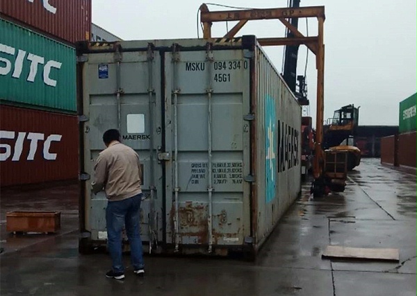 轮式挖掘机抓木机出口装箱