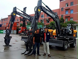 轮式挖掘机抓木机出口