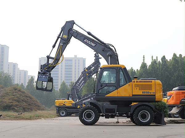 宝鼎抱夹抓木机