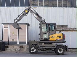 宝鼎80X轮式挖掘机：柔顺起步，稳健制动