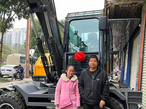 崇左抓木机宝鼎客户