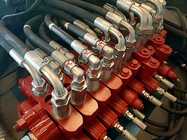 宝鼎95抓木机图片