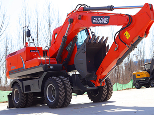 宝鼎150轮式挖掘机采用高强度材质生产加固设计