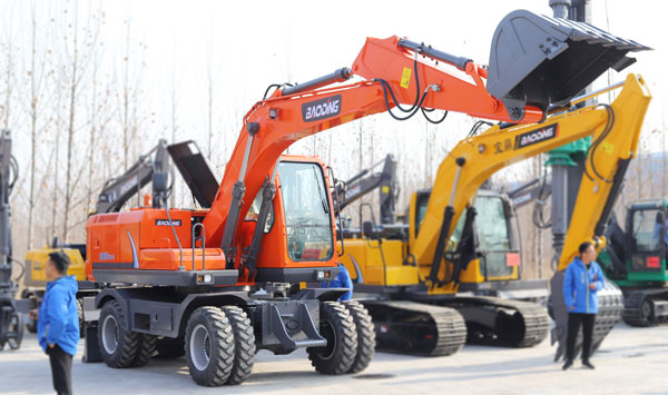 宝鼎轮胎式挖掘机开启了轮式挖掘机多元化新篇章