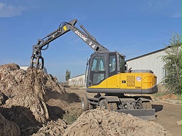 宝鼎80G抓木机走进垃圾处理场