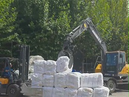 搬运、堆垛，宝鼎抓包机为企业助力