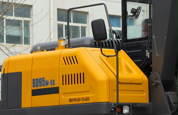 安装扶手反光镜