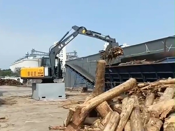 宝鼎固定式电动抓木机