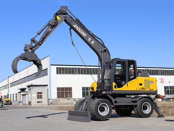 宝鼎125S轮式抓木机带卷扬机