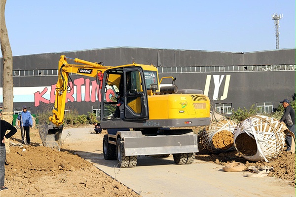 宝鼎BD80W轮式挖掘机