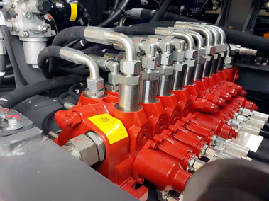 宝鼎轮式抓木机