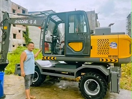 发财日选稳机！105G轮式抓木机，林业作业不翻车