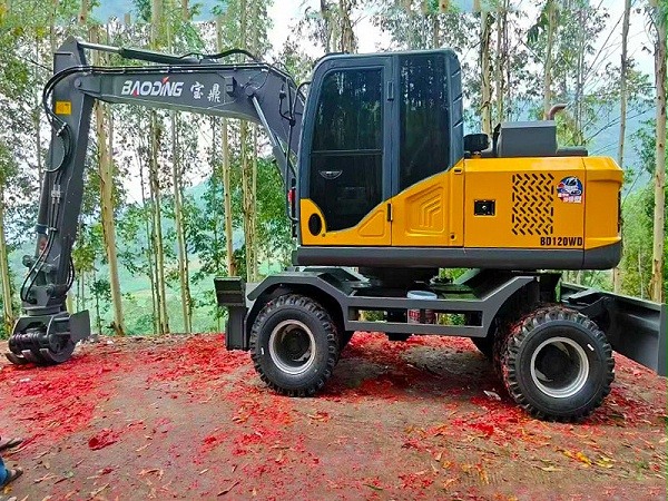 宝鼎BD120WD抓木机