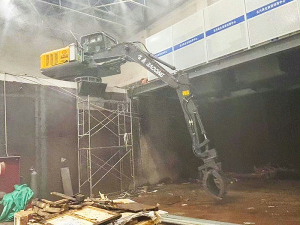 宝鼎电动固定式抓料机