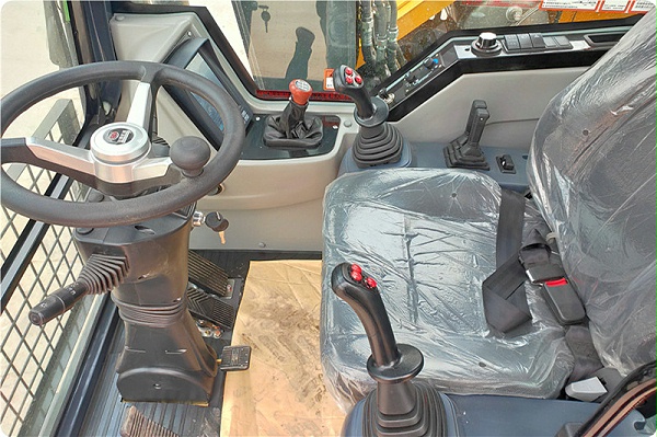 宝鼎95抓木机型号驾驶舒适