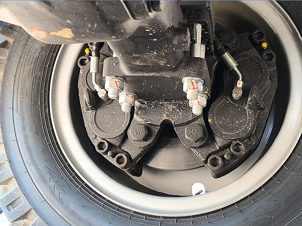 宝鼎120S轮式抓木机碟刹