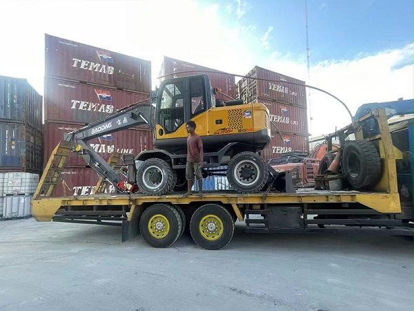 宝鼎125p轮式抓木机