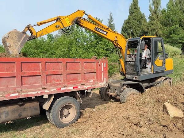 宝鼎80轮式挖掘机