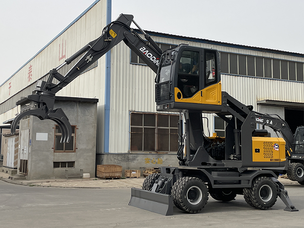 宝鼎120轮式挖掘机升降驾驶室