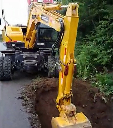 宝鼎轮式80挖掘机图片