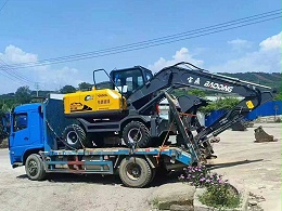 宝鼎BD110E轮式抓木机：山地作业的可靠伙伴