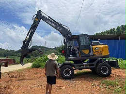 物流快，效率高，宝鼎120WD助力厂区木材作业