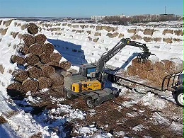 银装素裹，宝鼎抓草机冬日装卸草垛