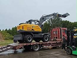 风雨无阻！宝鼎抓木机雨天热销发车