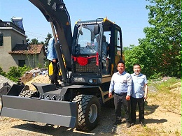 湖北抓木机-黄冈抓木机-宝鼎抓木机95型号销售见证